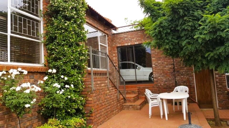 2 Bedroom Property for Sale in Langenhovenpark Free State